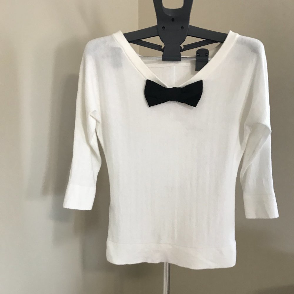 EUC Kate Spade Sweater with Black Bow Size Small